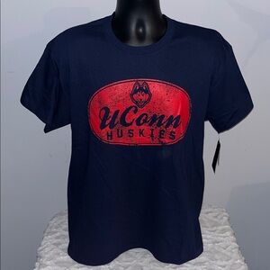 UCONN Huskies College Men’s Distressed Oval Short Sleeve Tee Shirt Large